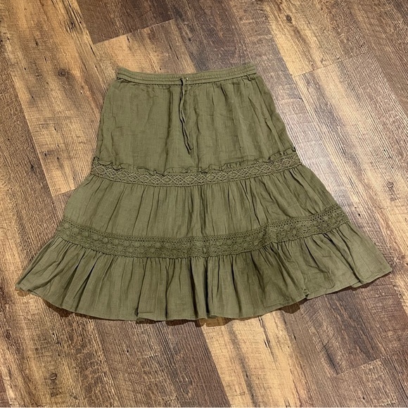 Banana Republic Dresses & Skirts - Banana Republic flowy midi‎ skirt womens size 0 army green loose fit lightweight